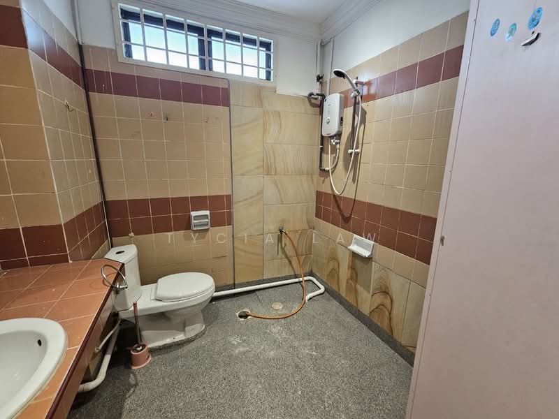 2-storey Terraced House for Sale in Taman Mount Austin (Tebrau) - Tycia Law - Bathroom - PropertyGuru.com.my