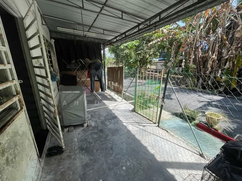 Rumah Teres 1-Tingkat untuk Dijual di Taman Teratai (Banting) - Shahidan Ismail - Exterior - PropertyGuru.com.my
