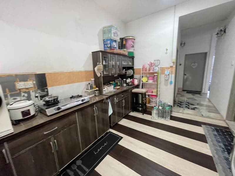 Rumah Teres 1-Tingkat untuk Dijual di Taman Teratai (Banting) - Shahidan Ismail - Kitchen - PropertyGuru.com.my