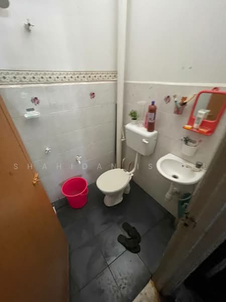 Rumah Teres 1-Tingkat untuk Dijual di Taman Teratai (Banting) - Shahidan Ismail - Bathroom - PropertyGuru.com.my