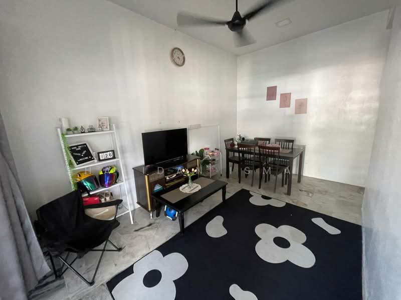 Rumah Teres 1-Tingkat untuk Dijual di Taman Teratai (Banting) - Shahidan Ismail - Living Room - PropertyGuru.com.my