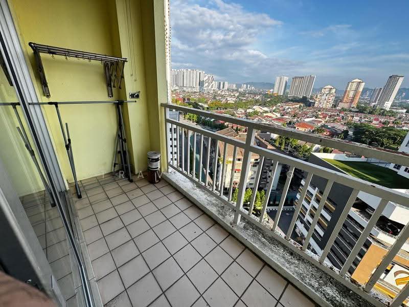 Kondominium untuk Dijual di Platinum Lake PV 10 - Travis Wong - Balcony - PropertyGuru.com.my