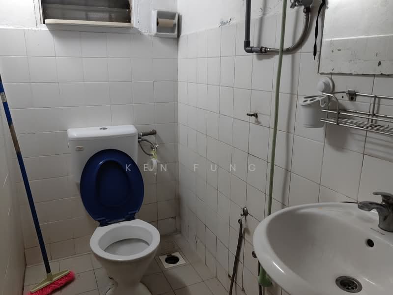 Rumah Flat untuk Disewa di Desa Sri Puteri - Ken Fung - Bathroom - PropertyGuru.com.my