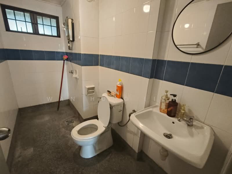 Pangsapuri untuk Dijual di Anjung Hijau (Greenfields) - Wan Hung Liew - Bathroom - PropertyGuru.com.my