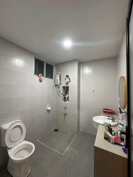 Apartment for Sale at Austin Suites (Permata Austin) - Heng . - Bathroom - PropertyGuru.com.my