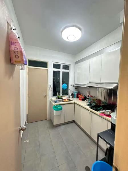 Apartment for Sale at Austin Suites (Permata Austin) - Heng . - Kitchen - PropertyGuru.com.my