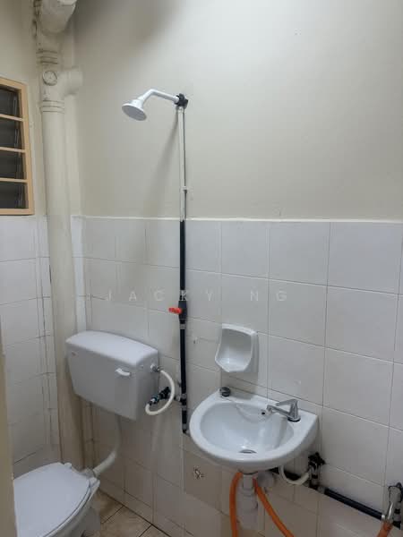 Apartment for Rent at saujana apartment - Jacky Ng - Bathroom - PropertyGuru.com.my