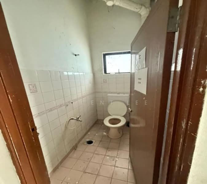 Kedai untuk Disewa di Taman TTDI Jaya (Shah Alam) - Vincent Lee - Bathroom - PropertyGuru.com.my