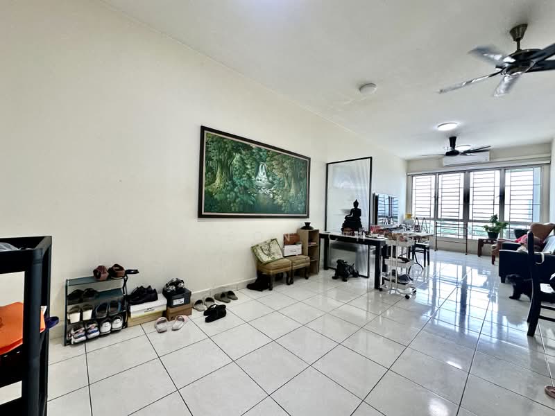 Kediaman Servis untuk Dijual di Serviced Residence @ Casa Tiara - Carlson Chee - Living Room - PropertyGuru.com.my