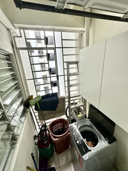 Kediaman Servis untuk Dijual di Serviced Residence @ Casa Tiara - Carlson Chee - Balcony - PropertyGuru.com.my
