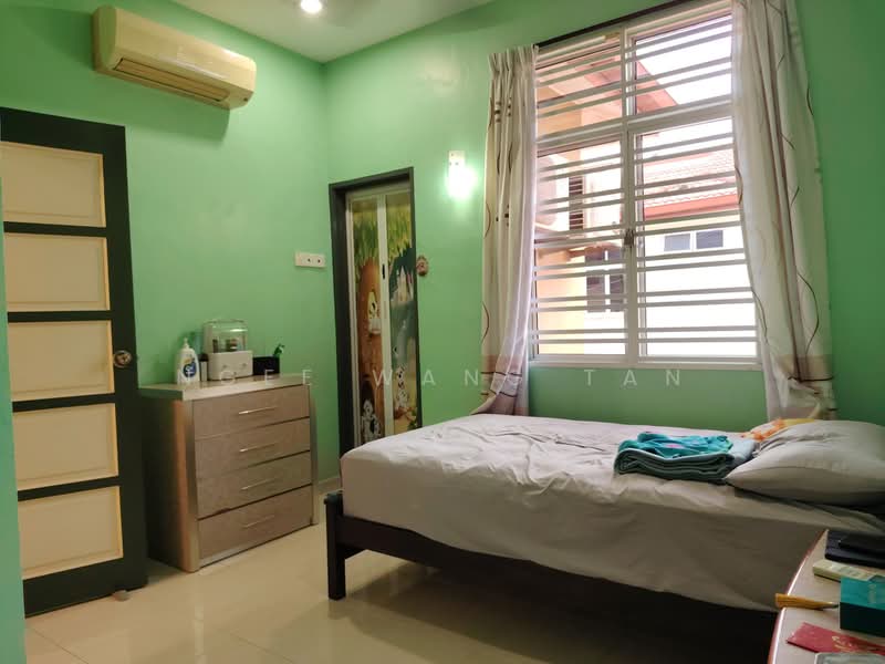 Rumah Teres 2-Tingkat untuk Dijual di Taman Krubong Utama (Krubong) - Ngee Wang Tan - Bedroom - PropertyGuru.com.my