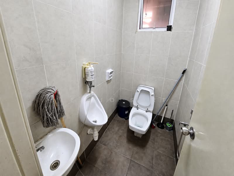 Kedai untuk Disewa di Pju 5 (Kota Damansara) - Lee Jo Surf - Bathroom - PropertyGuru.com.my
