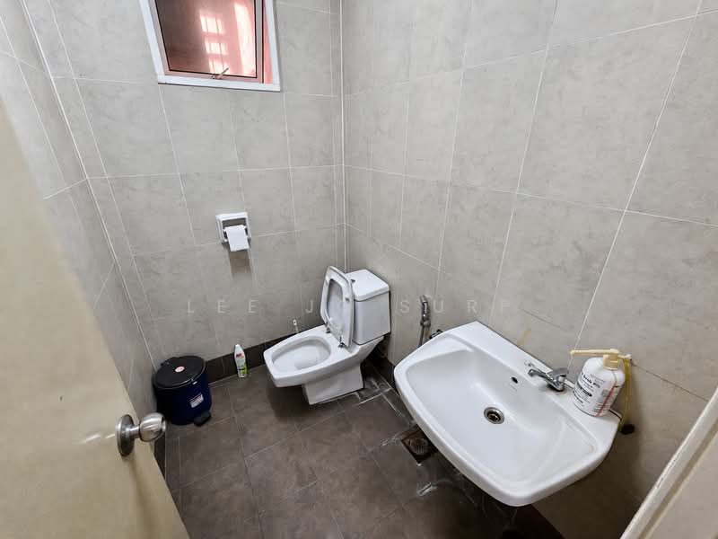 Kedai untuk Disewa di Pju 5 (Kota Damansara) - Lee Jo Surf - Bathroom - PropertyGuru.com.my