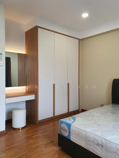 Pangsapuri untuk Dijual di Molek Pine 3 - Anne Chiang - Bedroom - PropertyGuru.com.my