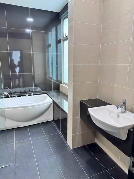Semi-Detached House for Sale in Taman Nusa Bestari (Iskandar Puteri (Nusajaya)) - Kun Chai - Bathroom - PropertyGuru.com.my
