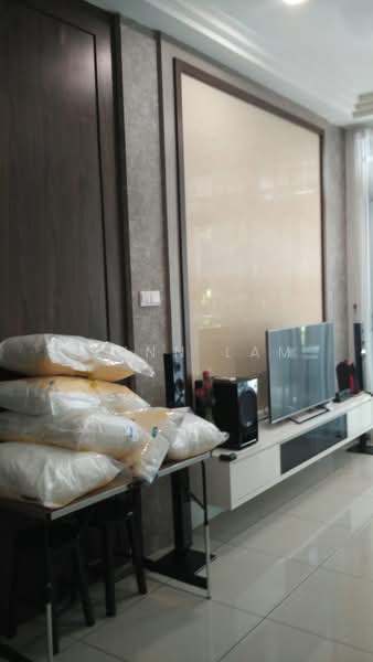 Pangsapuri untuk Dijual di Molek Pine 3 - Elynn Lam - Living Room - PropertyGuru.com.my
