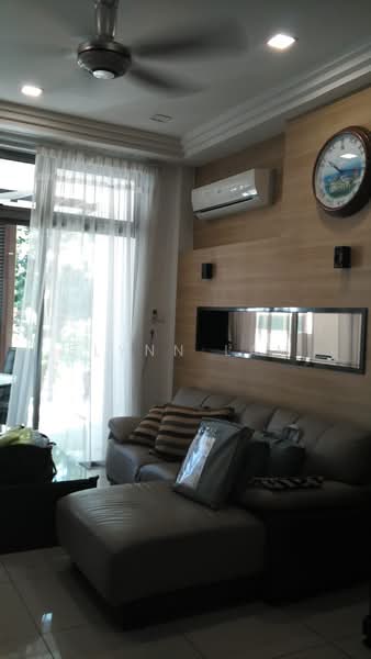 Pangsapuri untuk Dijual di Molek Pine 3 - Elynn Lam - Living Room - PropertyGuru.com.my
