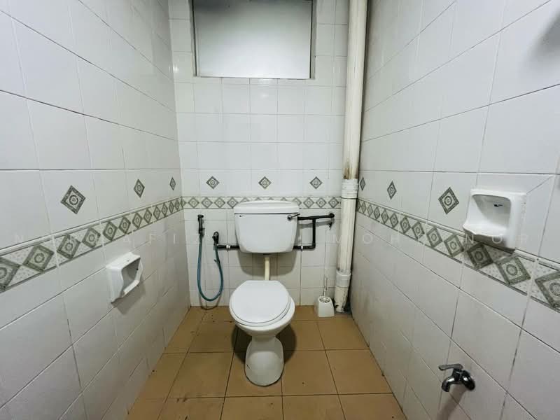 Shop / Office untuk Disewa di Seksyen 20 (Shah Alam) - Norhafiz Bin Mohd Nor - Bathroom - PropertyGuru.com.my