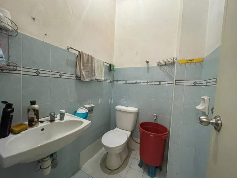 1-storey Terraced House for Sale in Taman Setia Indah (Tebrau) - Heng . - Bathroom - PropertyGuru.com.my