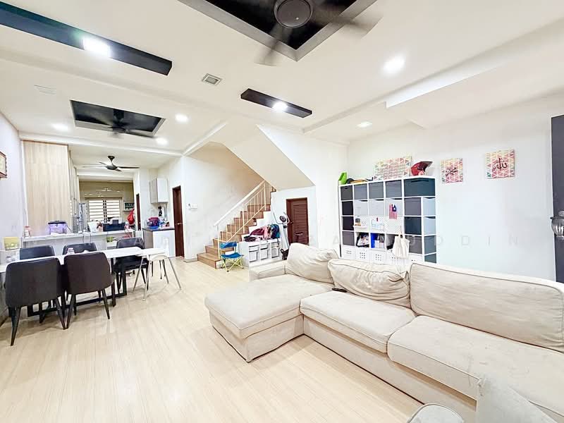 2-storey Terraced House for Sale in Saujana Utama (Puncak Alam) - NORFADILAH ZAINUDDIN - Living Room - PropertyGuru.com.my