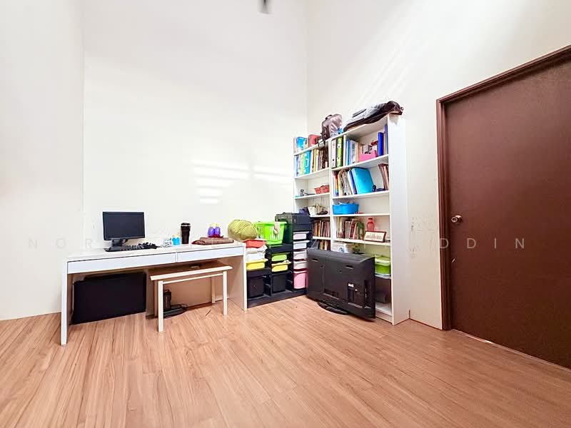 2-storey Terraced House for Sale in Saujana Utama (Puncak Alam) - NORFADILAH ZAINUDDIN - Study - PropertyGuru.com.my