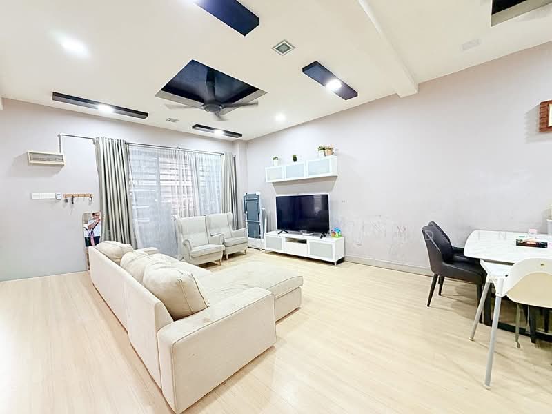 2-storey Terraced House for Sale in Saujana Utama (Puncak Alam) - NORFADILAH ZAINUDDIN - Living Room - PropertyGuru.com.my