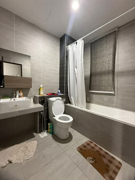Service Residence for Sale at 8Scape Residence @ Sutera - Xuelly Cheong - Bathroom - PropertyGuru.com.my