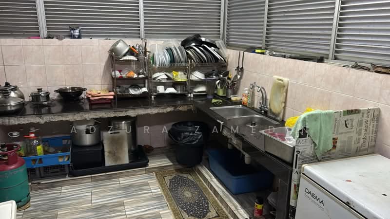 2.5-storey Terraced House for Sale in Presint 16 (Putrajaya) - Adzura Zamedin - Kitchen - PropertyGuru.com.my
