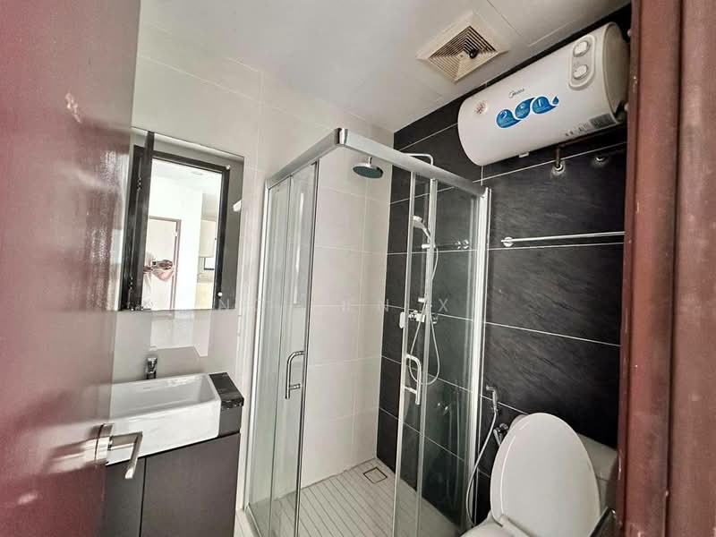 Condominium for Rent at Royal Strand @ Country Garden Danga Bay - NG ZEN XI - Bathroom - PropertyGuru.com.my