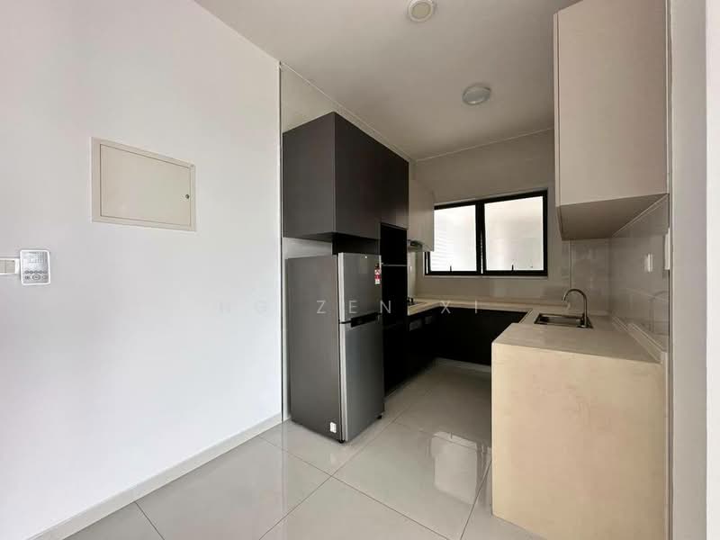 Condominium for Rent at Royal Strand @ Country Garden Danga Bay - NG ZEN XI - Kitchen - PropertyGuru.com.my