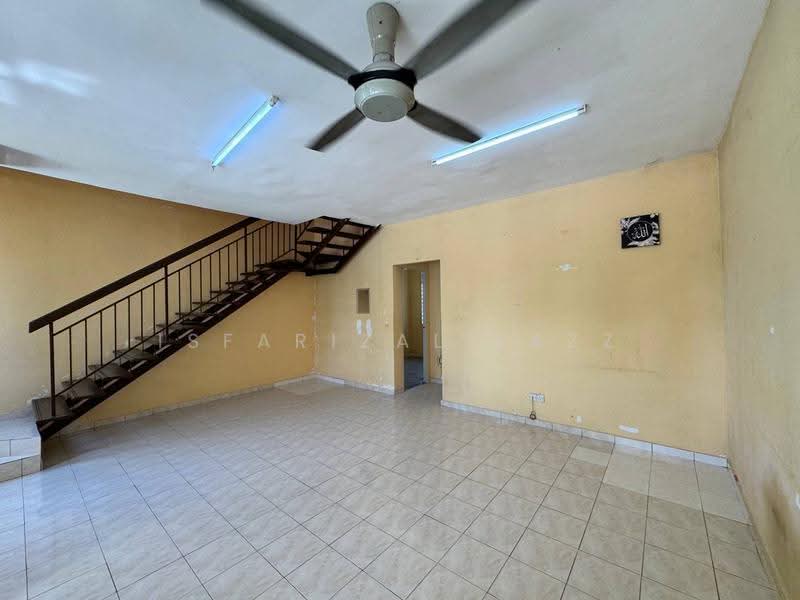 Rumah Teres 2-Tingkat untuk Dijual di Bandar Saujana Putra (Tanjong Duabelas) - Isfarizal fazz - Living Room - PropertyGuru.com.my