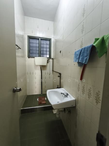 2-storey Terraced House for Sale in Taman Gembira (Jalan Klang Lama (Old Klang Road)) - Yenn Chong - Bathroom - PropertyGuru.com.my