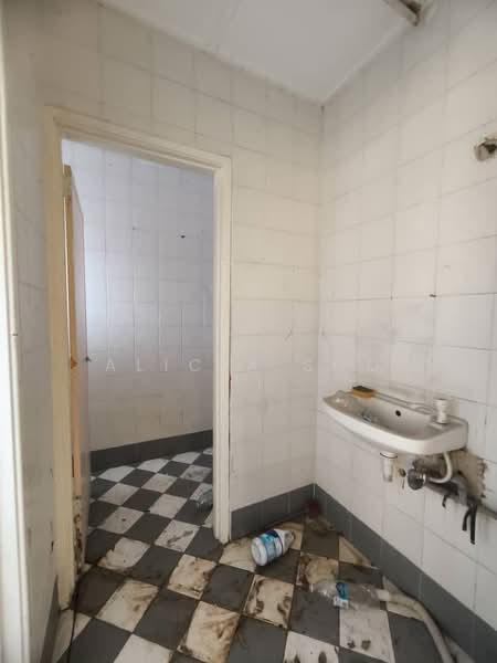 Shop / Office untuk Disewa di Bukit Rahman Putra (Sungai Buloh) - Alicia Soo - Bathroom - PropertyGuru.com.my