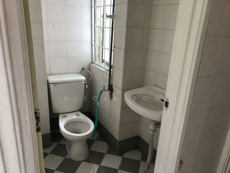Shop / Office untuk Disewa di Bukit Rahman Putra (Sungai Buloh) - Alicia Soo - Bathroom - PropertyGuru.com.my