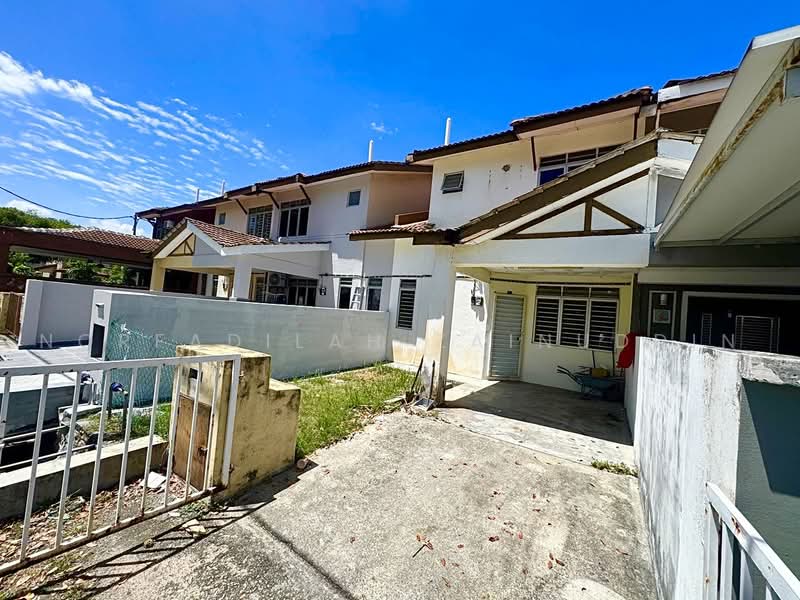 Rumah Teres 2-Tingkat untuk Dijual di Bandar Saujana Putra (Tanjong Duabelas) - NORFADILAH ZAINUDDIN - Exterior - PropertyGuru.com.my