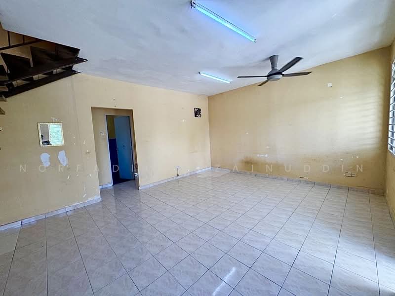 Rumah Teres 2-Tingkat untuk Dijual di Bandar Saujana Putra (Tanjong Duabelas) - NORFADILAH ZAINUDDIN - Living Room - PropertyGuru.com.my