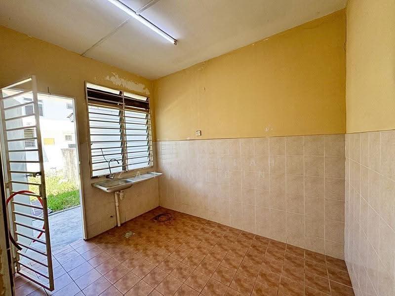Rumah Teres 2-Tingkat untuk Dijual di Bandar Saujana Putra (Tanjong Duabelas) - NORFADILAH ZAINUDDIN - Kitchen - PropertyGuru.com.my