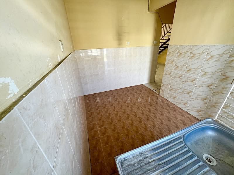 Rumah Teres 2-Tingkat untuk Dijual di Bandar Saujana Putra (Tanjong Duabelas) - NORFADILAH ZAINUDDIN - Kitchen - PropertyGuru.com.my