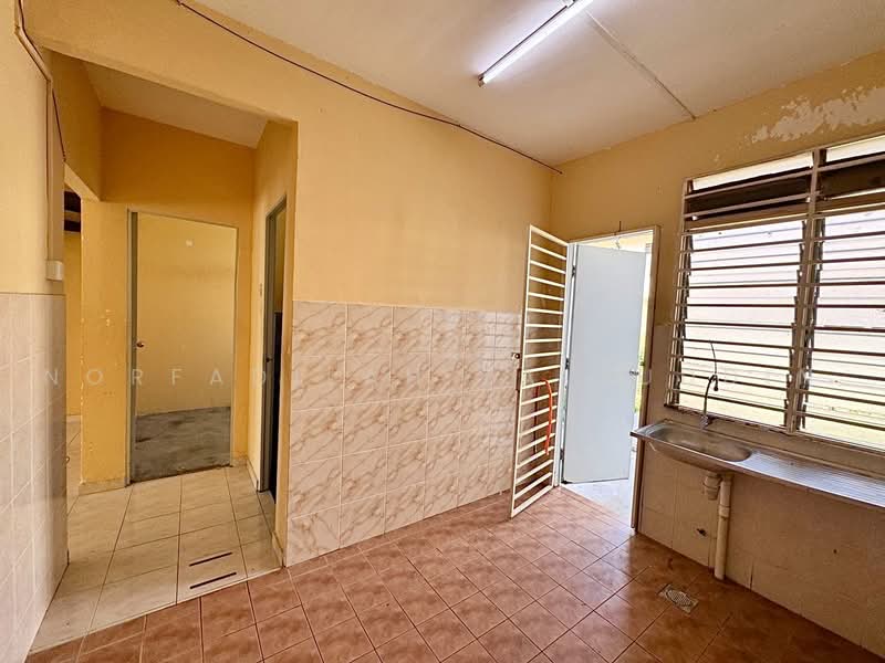 Rumah Teres 2-Tingkat untuk Dijual di Bandar Saujana Putra (Tanjong Duabelas) - NORFADILAH ZAINUDDIN - Kitchen - PropertyGuru.com.my