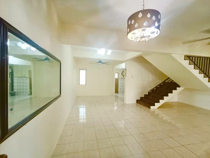 Rumah Teres 2-Tingkat untuk Dijual di Bandar Baru Bangi (Selangor) - Mohd Faizal - Living Room - PropertyGuru.com.my