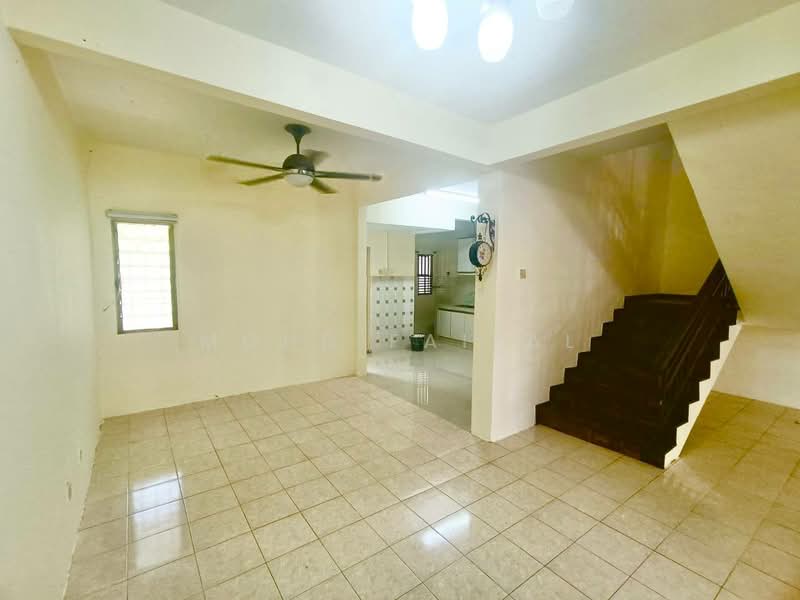 Rumah Teres 2-Tingkat untuk Dijual di Bandar Baru Bangi (Selangor) - Mohd Faizal - Living Room - PropertyGuru.com.my