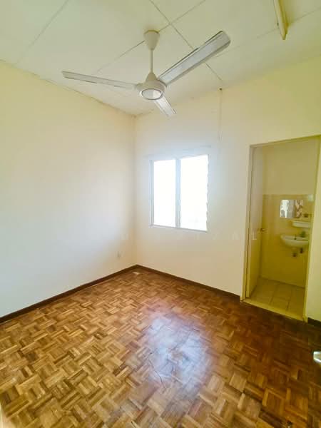 Rumah Teres 2-Tingkat untuk Dijual di Bandar Baru Bangi (Selangor) - Mohd Faizal - Bedroom - PropertyGuru.com.my