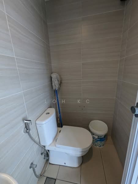Pejabat untuk Disewa di Kampung Berembang (Ampang) - Loh KC - Bathroom - PropertyGuru.com.my