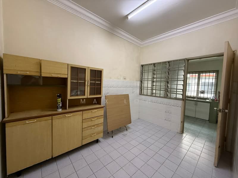 2-storey Terraced House for Sale in Bandar Putra (Kulai) - Max Loh - Kitchen - PropertyGuru.com.my