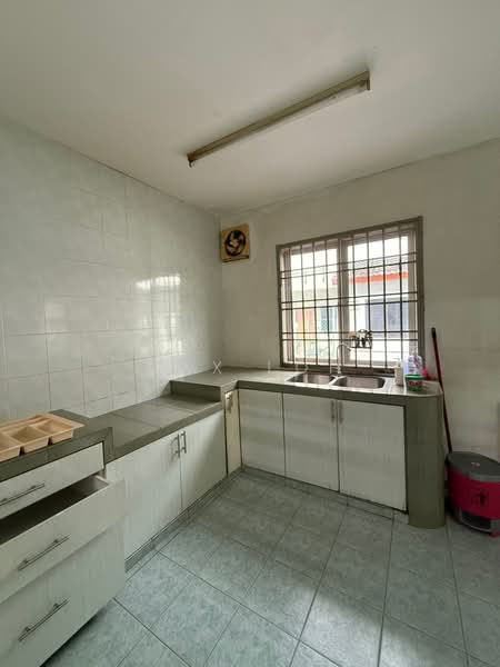 2-storey Terraced House for Sale in Bandar Putra (Kulai) - Max Loh - Kitchen - PropertyGuru.com.my