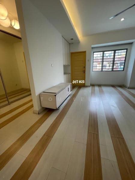 2-storey Terraced House for Sale in Bandar Botanic (Klang) - Tom Lee - Living Room - PropertyGuru.com.my