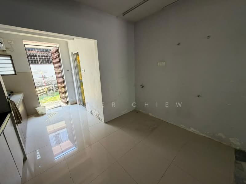 Rumah Teres untuk Dijual di Bandar Country Homes (Rawang) - Dexter Chiew - PropertyGuru.com.my