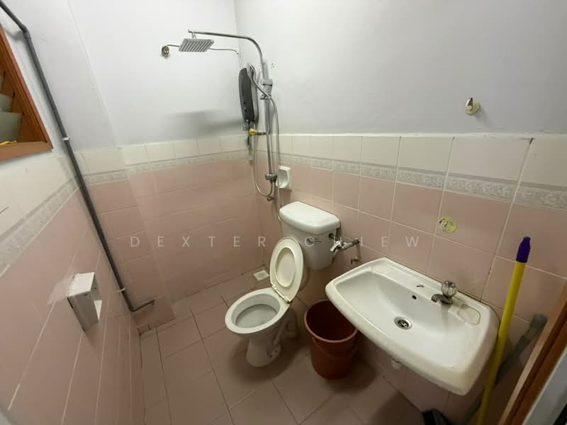 Rumah Teres untuk Dijual di Bandar Country Homes (Rawang) - Dexter Chiew - PropertyGuru.com.my