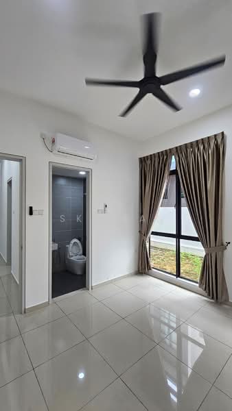 Semi-Detached House for Rent in Taman Gaya (Ulu Tiram) - Sky Tan - Bathroom - PropertyGuru.com.my