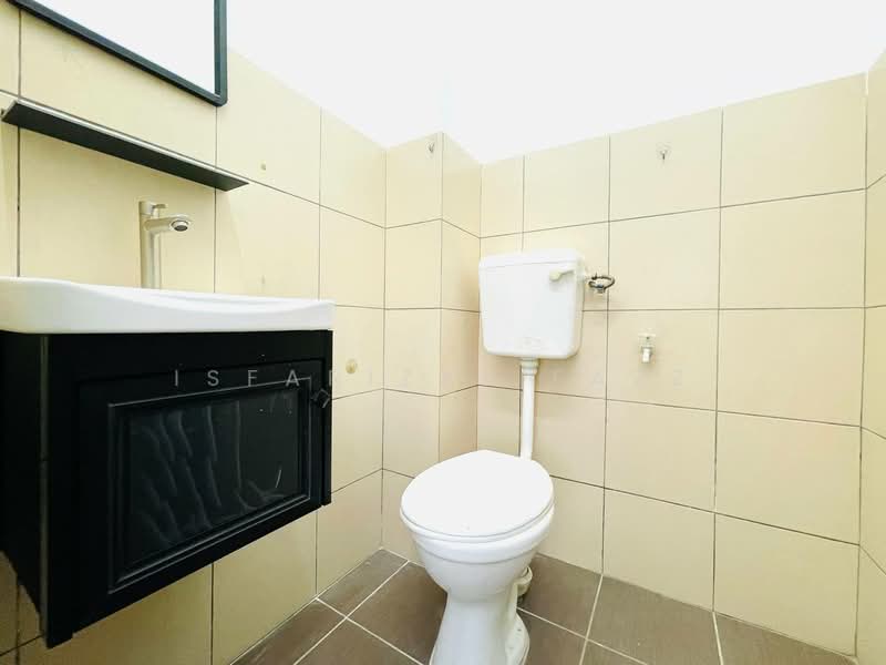 1-storey Terraced House for Sale in Klang (Selangor) - Isfarizal fazz - Bathroom - PropertyGuru.com.my